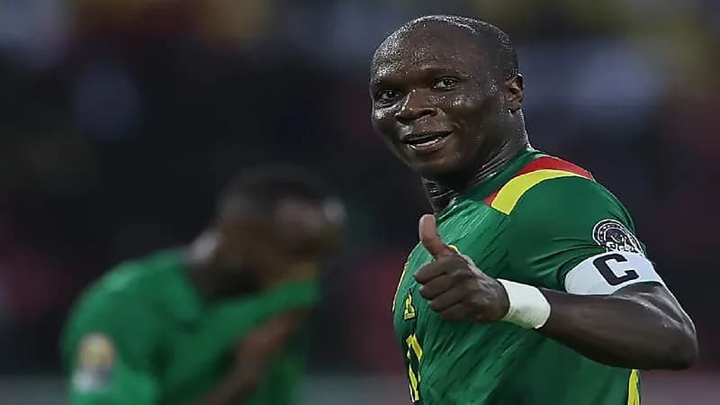 "إيتو" يتوقع حصول أبو بكار على جائزة هداف كأس العالم