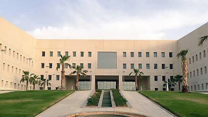 التعليم تفتح باب التقديم للإقامة الطبية في طب الأسنان بجامعة بريطانية