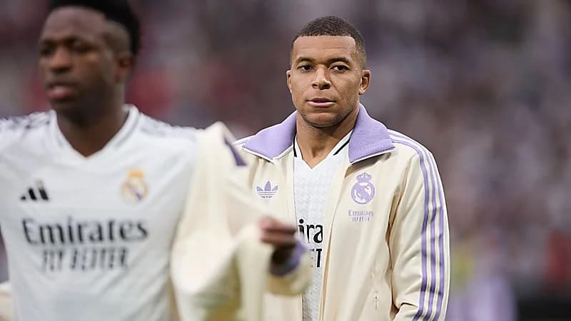 مبابي وحكيمي يثيران الجدل بصورة "شيشة" .. صور