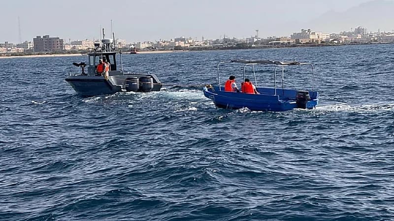 إنقاذ مواطنين تعطلت واسطتهما البحرية في عرض البحر