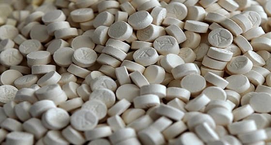 ضبط 3 أشخاص بحوزتهم أكثر من 200 ألف حبة محظورة