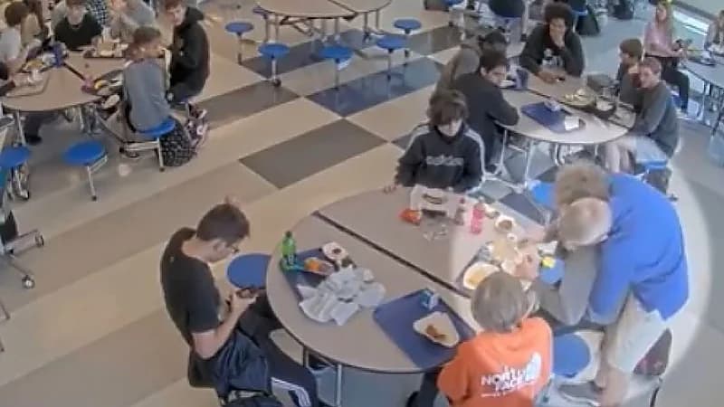 شاهد.. مدرب كرة سلة ينقذ حياة فتاة من الموت أثناء تناولها الطعام