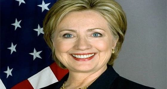 بالفيديو.. هيلاري كلينتون تتعرض لموقف محرج في الهند