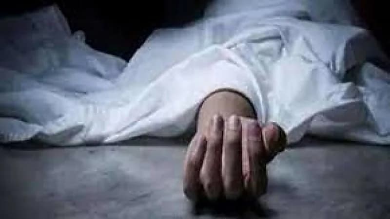 امرأة تقتل ابنتها وتدعي تعرضها للصعق الكهربائي بسبب الشك في سلوكها 