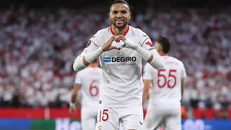 النصيري يبدي اهتمامه بعرض الهلال