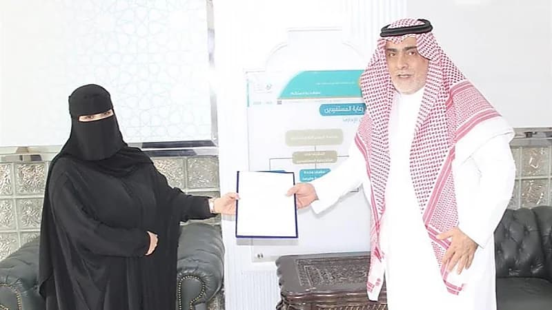 مساعدة إدارية تنقذ حياة طالب أثناء اليوم الدراسي في تبوك