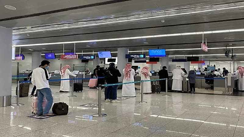 إصابة 4 عاملين بمطار أبها جراء اعتراض طائرة مسيرة