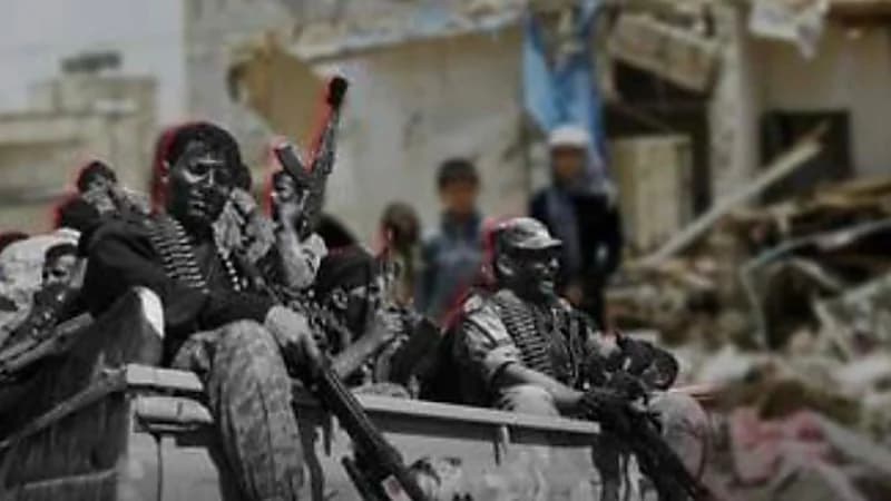 مصرع 6 خبراء إيرانيين ولبنانيين بانفجار معسكر الحفا بصنعاء