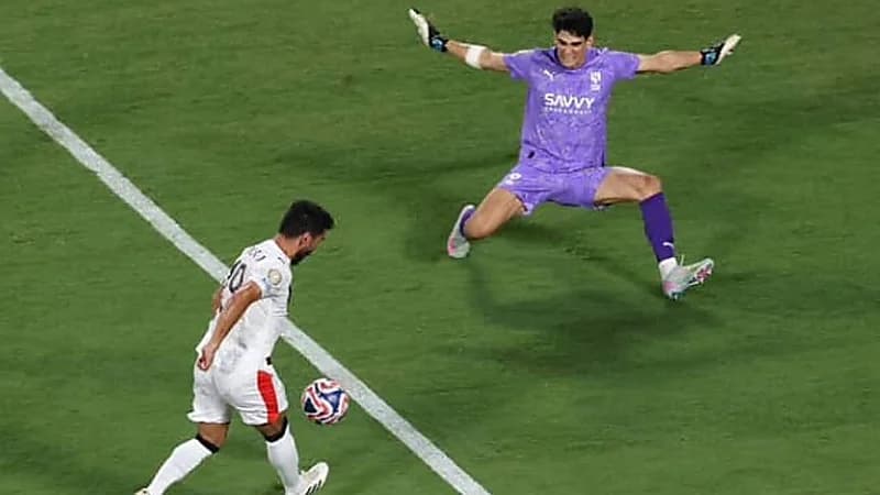 الهلال يقترب من تمديد عقد بونو حتى 2027