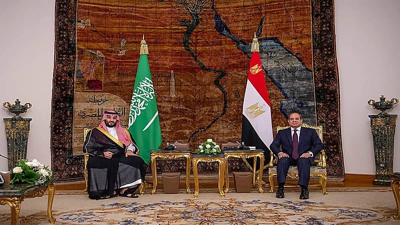 بالصور.. ولي العهد والرئيس المصري يعقدان لقاءً ثنائياً في قصر الاتحادية