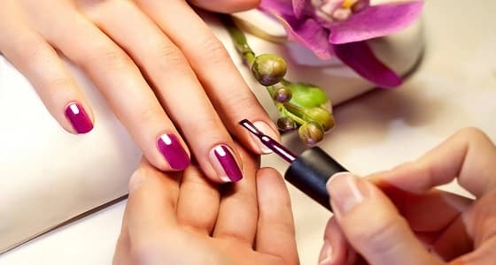 تعرفي على أضرار ومخاطر تقليم الأظافر في مراكز التجميل