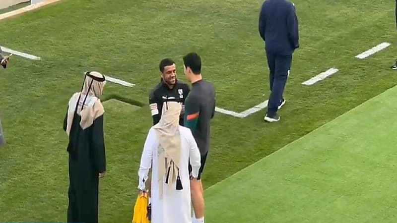 الشلهوب يستقبل جانغ هيون سو بالأحضان .. فيديو