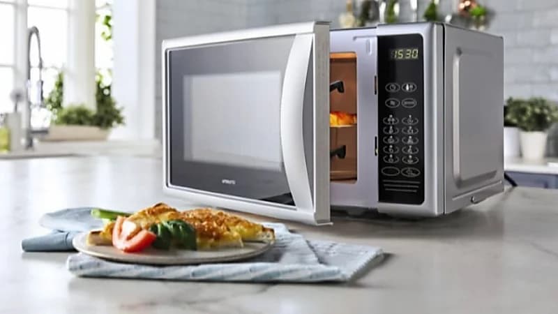 ارشادات تحمي الشخص من أضرار أفران الميكرويف أثناء استخدامه