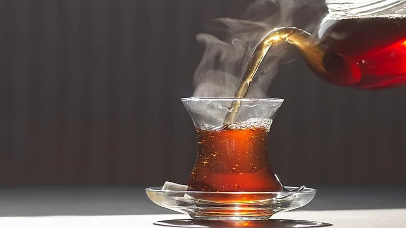 النمر يحدد الأدوية التي لا ينصح بتناولها مع الشاي