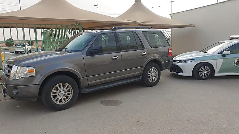 المرور يضبط قائدة مركبة تقود بتهور ومخالفة للآداب العامة