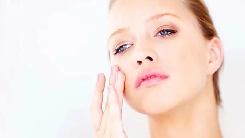 4 خرافات عن العناية بالبشرة