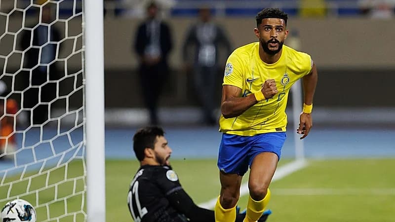ناد بـ يلو يرغب في ضم عبدالإله العمري