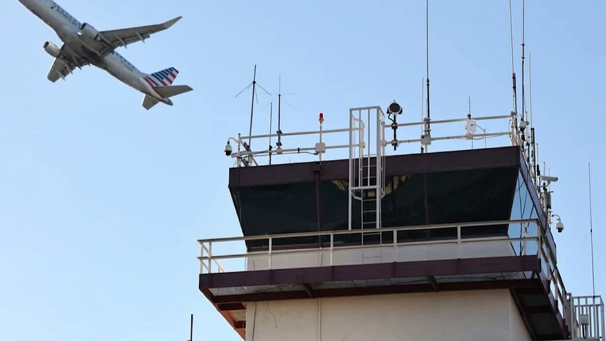 غياب جماعي يترك برج مراقبة مطار بربانك فارغاً أكثر من 6 ساعات