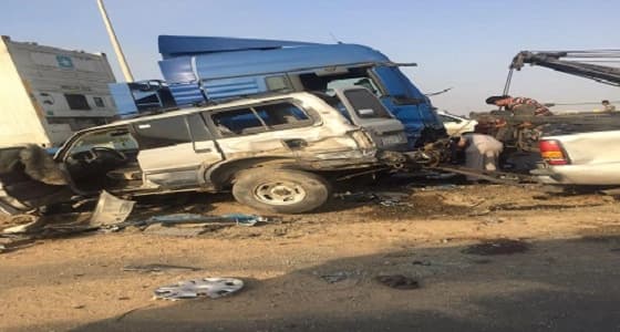 مصرع شخص وإصابة 4 آخرون في حادث تصادم مركبتين بالقنفذة