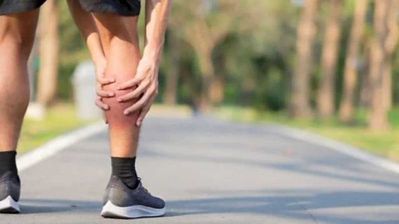 بالفيديو.. هل يمكن إزالة دهون الساقين دون إجراء العمليات الجراحية؟ استشاري يوضح