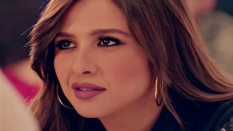 ياسمين عبدالعزيز تتحول إلى رجل والجمهور: "دة أخوكي"