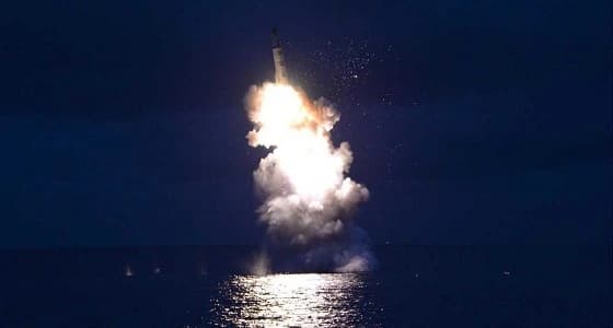 كوريا الشمالية تبني غواصة مزودة بصورايخ باليستية