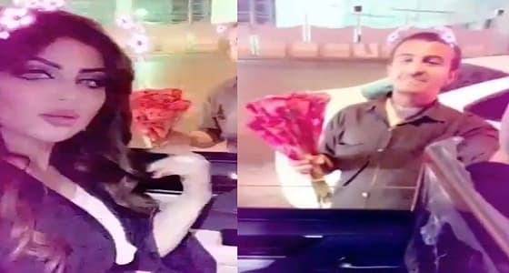 بالفيديو.. بائع ورد يتغزل في حليمة بولند