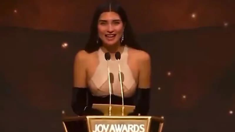 توبا تتحدث العربية في Joy Awards : شو هالليلة الحلوة بقلب الرياض .. فيديو