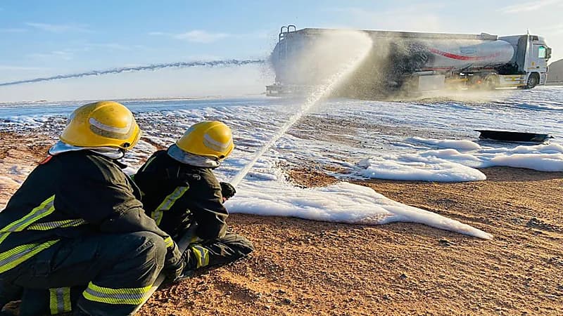 مدني تبوك يباشر حريقًا جزئيًا في ناقلة وقود