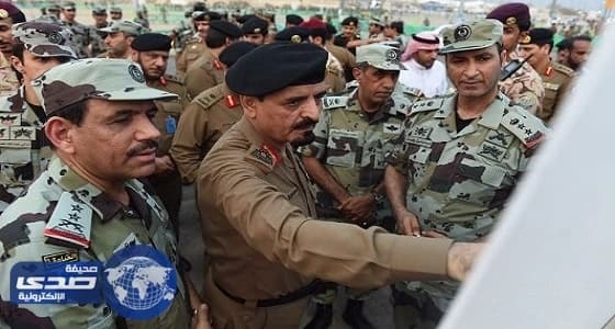 الفريق القحطاني يدشن غرفة القيادة في مسجد نمرة