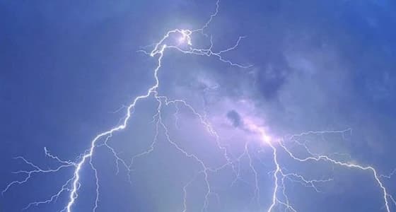 صدور إنذارين بهطول أمطار رعدية في عدة مناطق بعسير