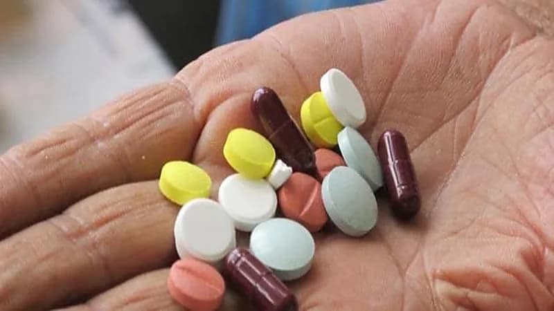 تشقق الكعبين وتساقط الشعر من أبرز علامات نقص الفيتامينات