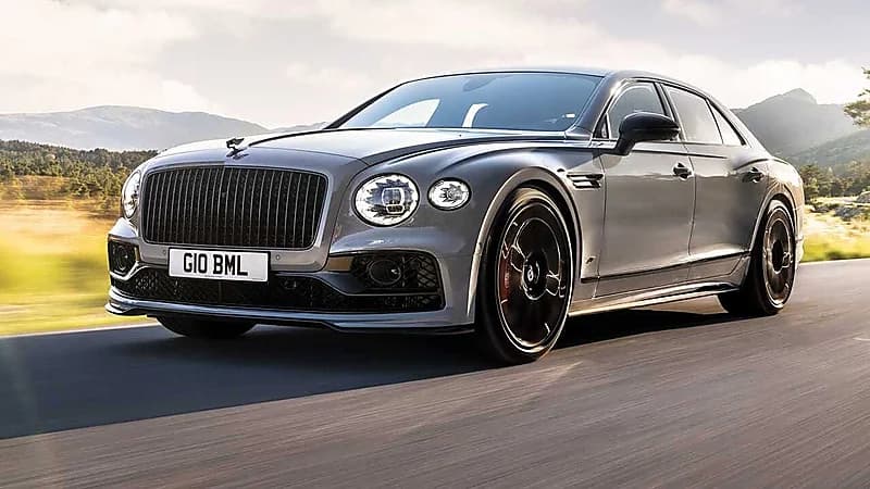 بالصور.. مواصفات أرخص سيارات بنتلي 2023 في المملكة