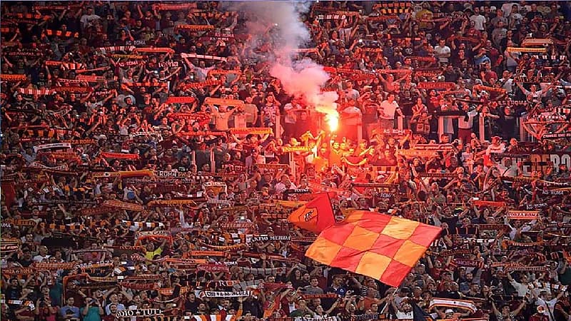 ضبط 100 مشجع إيطالي مسلح قبل مباراة نيس وروما