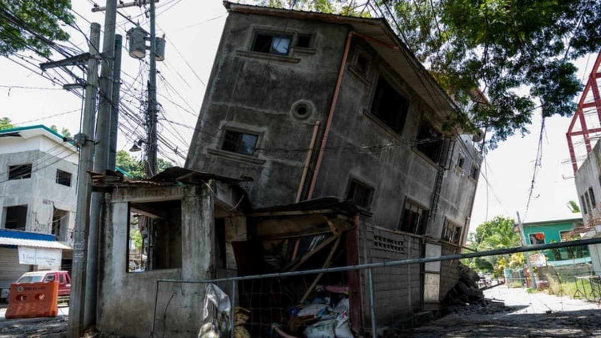 الفلبين تسجل 1281 هزة ارتدادية حتى الآن بعد الزلزالين القويين