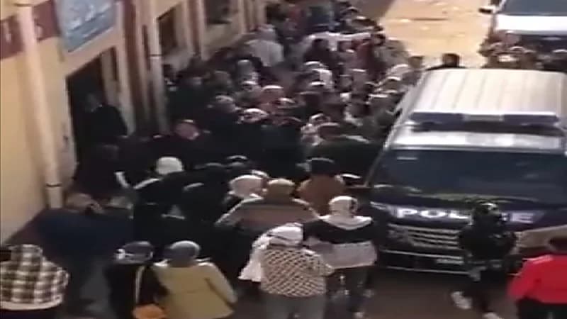 شاهد.. لحظة القبض على والد طالب اعتدى بالضرب على معلمة منعته من الغش