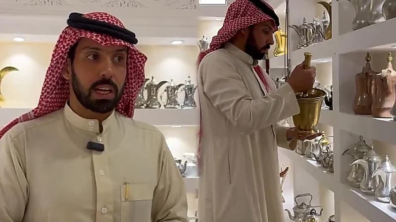 مواطن يستعيد دلة للقهوة ⁧‫السعودية‬⁩ عمرها اكثر من 100 عام من ⁧‫أمريكا‬⁩.. فيديو