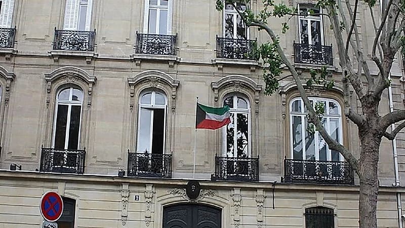 نائب كويتي سابق يقتحم حفلًا للسفارة في القاهرة