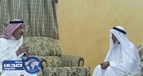 أمير جازان يزور المعلم " العطاس " في منزله بأبو عريش