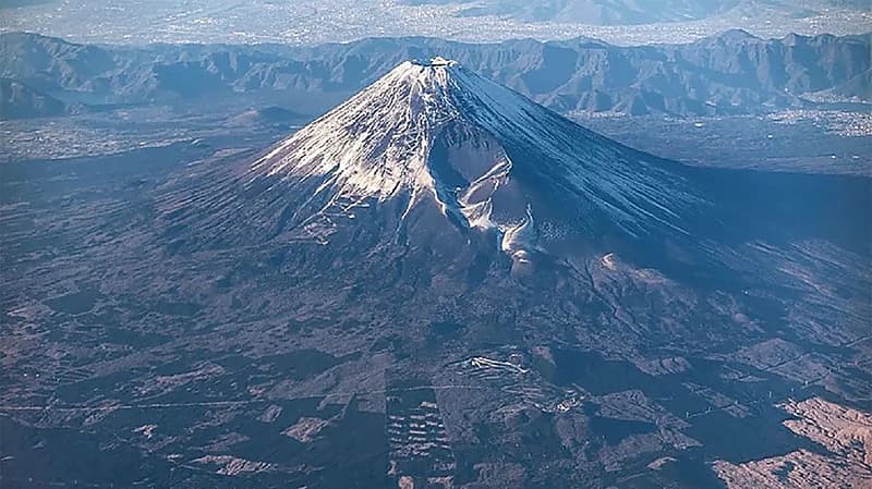 اليابان تستعد لاحتمال ثوران بركان جبل فوجي