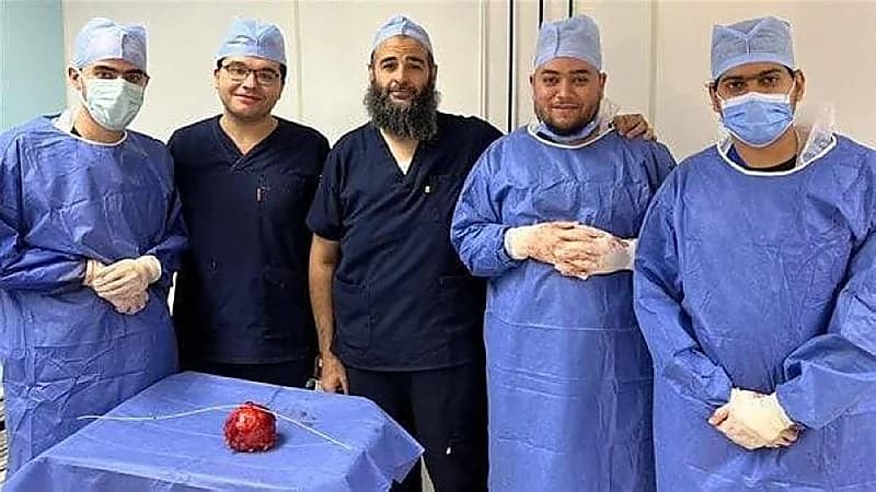 استخراج فوطة من بطن مسن عمرها 7 سنوات