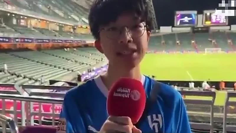 مشجع من هونغ كونغ: ارتدي قميص الهلال الذي هزم مانشستر سيتي .. فيديو