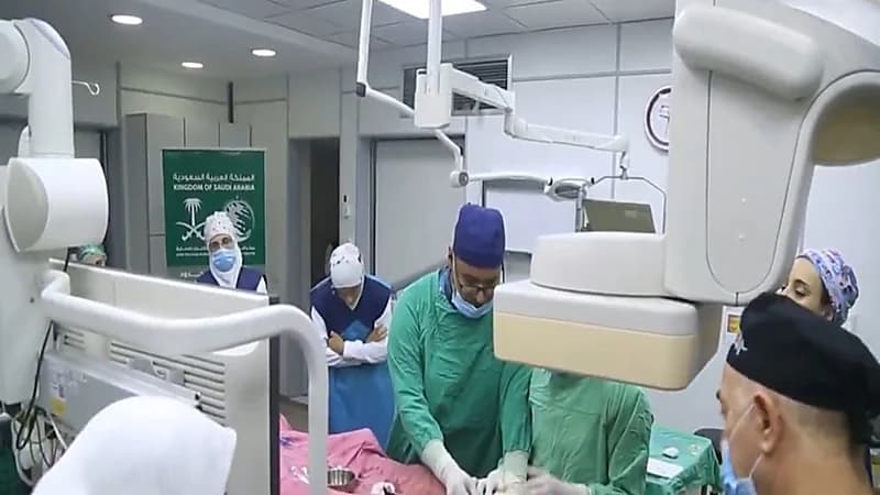 أطباء سعوديون يجرون عمليات قسطرة قلبية للأطفال في دمشق.. فيديو