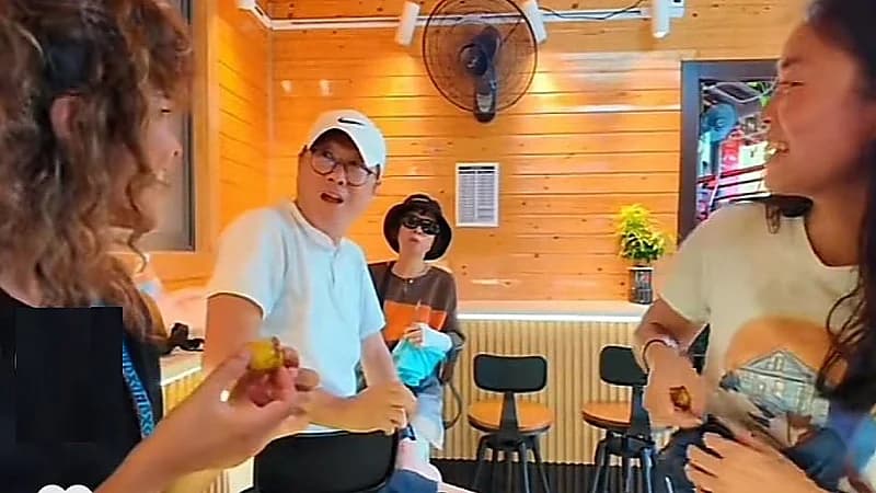 انطباع صينيين بعد مشاهده مواطنة سعودية .. فيديو