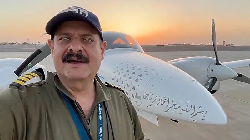 طيار سعودي يلف العالم بطائرته الصغيرة ويوثق لقطات جوية لمشروع ذا لاين الضخم .. فيديو
