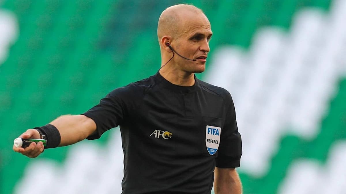 تفاصيل تعيين أدهم مخادمة حكماً لمواجهة الأخضر والعراق..فيديو