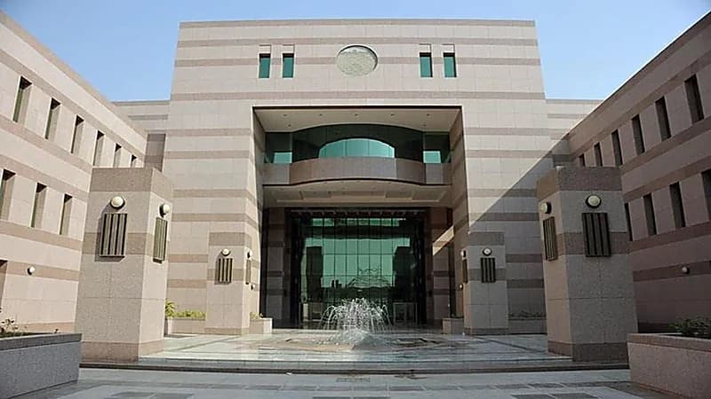 تحويل بعض البرامج الحضورية بجامعة الملك عبدالعزيز إلى نمط التعليم عن بعد