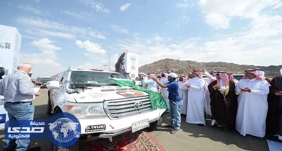 محافظ طريب يعطي شارة البدء لرالي عسير