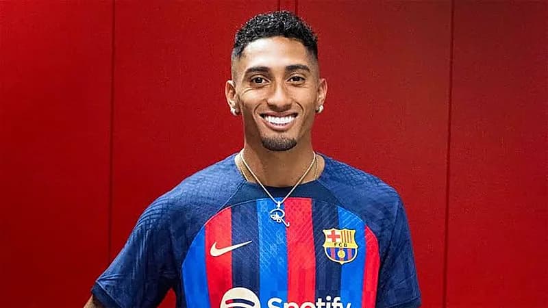 مالك ليدز يونايتد يهدد برشلونة بفضحه بسبب رافينيا