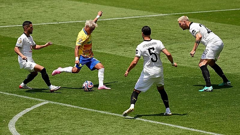 دورتموند يقلب الطاولة على صن داونز برباعية ويتصدر مجموعته